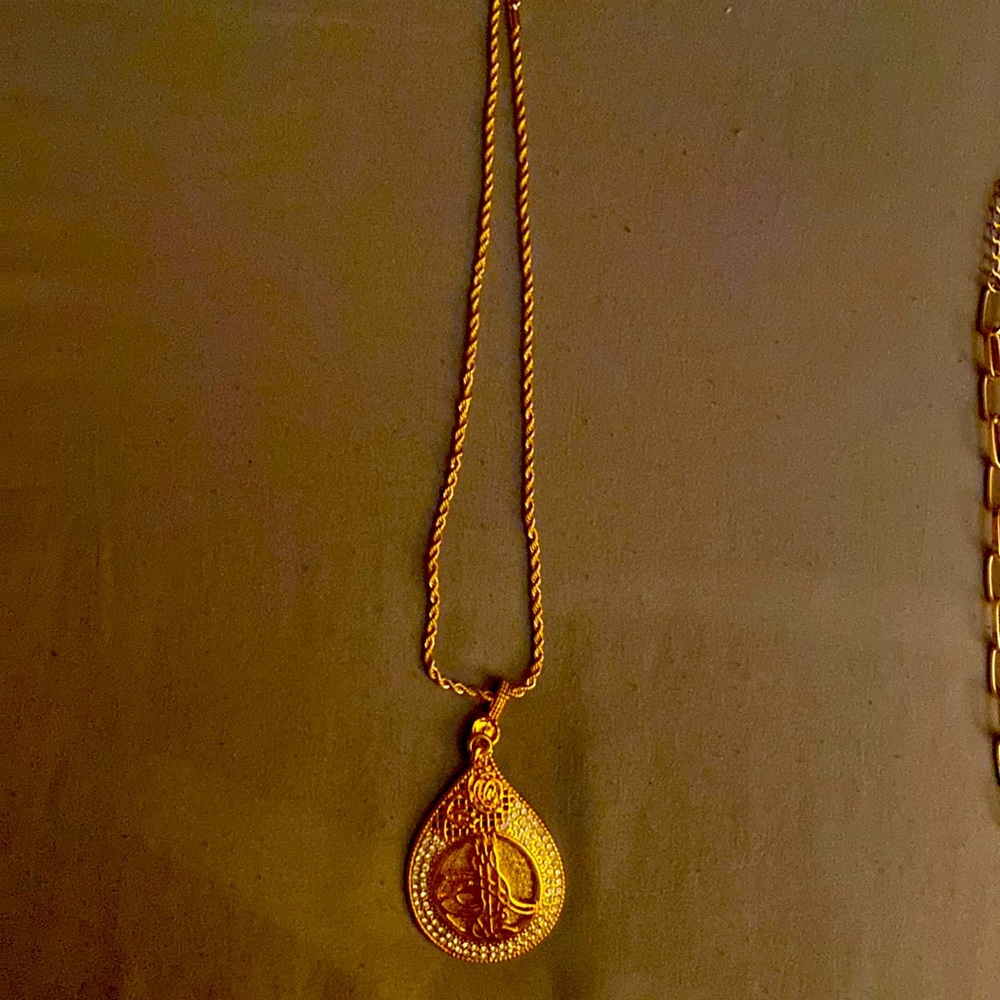 So pretty necklace